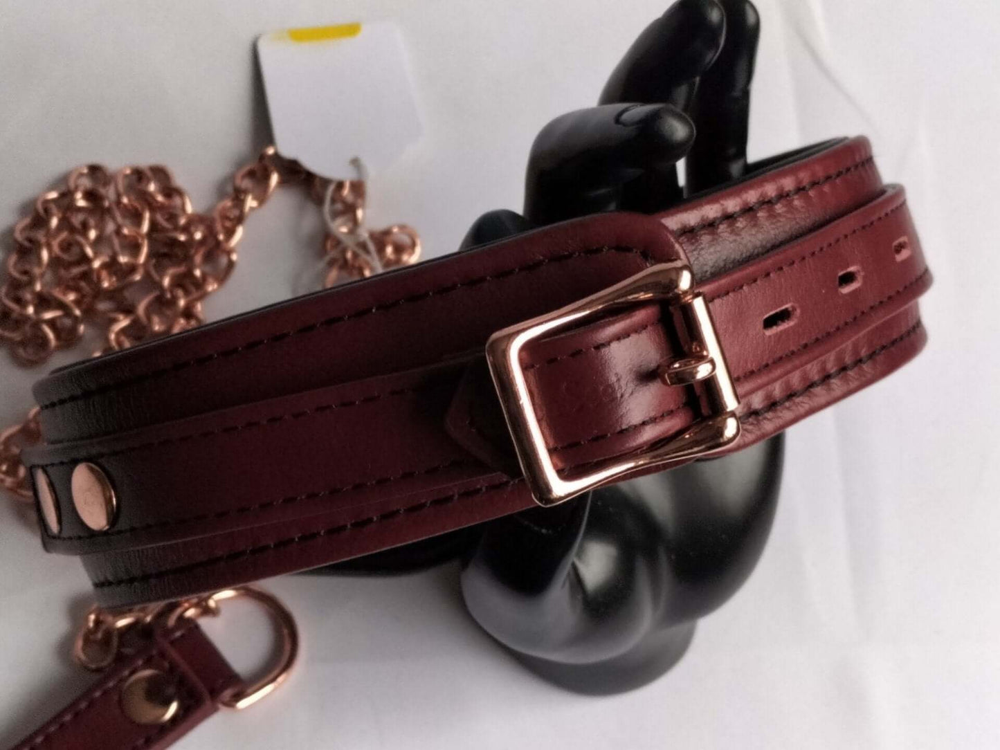 deze-prachtige-leder-bdsm-collar-met-handboeien-en-voetboeien-plus-gagball-is-een-streling-voor-het-oog-de-set-is-gemaakt-van-de-beste-kwaliteit-rundsleder-en-voorzien-van-prachtige-rose-gouden-accenten-zoals-de-gespen-de-d-ringen-de-rivetten-de-o-de-kettingring-en-de-ketting-allestukken-in-de-set-zijn-ook-los-te-verkrijgen-3