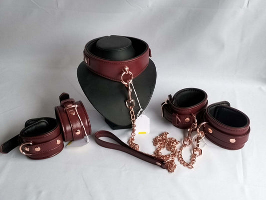 deze-prachtige-leder-bdsm-collar-met-handboeien-en-voetboeien-plus-gagball-is-een-streling-voor-het-oog-de-set-is-gemaakt-van-de-beste-kwaliteit-rundsleder-en-voorzien-van-prachtige-rose-gouden-accenten-zoals-de-gespen-de-d-ringen-de-rivetten-de-o-de-kettingring-en-de-ketting-allestukken-in-de-set-zijn-ook-los-te-verkrijgen-1