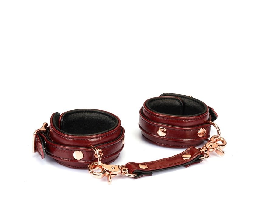 deze-prachtige-leder-bdsm-collar-met-handboeien-en-voetboeien-plus-gagball-is-een-streling-voor-het-oog-de-set-is-gemaakt-van-de-beste-kwaliteit-rundsleder-en-voorzien-van-prachtige-rose-gouden-accenten-zoals-de-gespen-de-d-ringen-de-rivetten-de-o-de-kettingring-en-de-ketting-allestukken-in-de-set-zijn-ook-los-te-verkrijgen-22