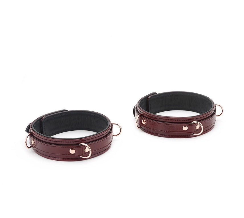 deze-prachtige-leder-bdsm-collar-met-handboeien-en-voetboeien-plus-gagball-is-een-streling-voor-het-oog-de-set-is-gemaakt-van-de-beste-kwaliteit-rundsleder-en-voorzien-van-prachtige-rose-gouden-accenten-zoals-de-gespen-de-d-ringen-de-rivetten-de-o-de-kettingring-en-de-ketting-allestukken-in-de-set-zijn-ook-los-te-verkrijgen-27