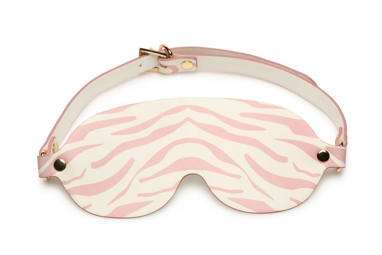 met-deze-vegan-boeien-set-heb-je-alles-ineens-in-huis-om-je-erotische-leven-nieuw-leven-in-te-blazen-handboeien-voetboeien-een-collar-een-leiband-een-oogmasker-en-zelfs-een-eerste-paddle-alvast-veel-pleizer-met-ontdekken-6