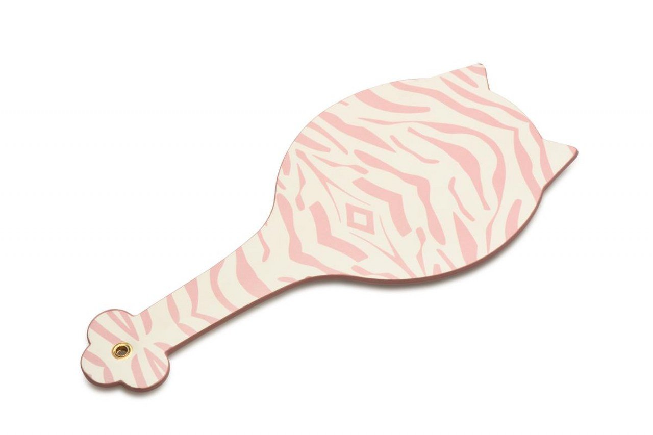 met-deze-vegan-boeien-set-heb-je-alles-ineens-in-huis-om-je-erotische-leven-nieuw-leven-in-te-blazen-handboeien-voetboeien-een-collar-een-leiband-een-oogmasker-en-zelfs-een-eerste-paddle-alvast-veel-pleizer-met-ontdekken-5