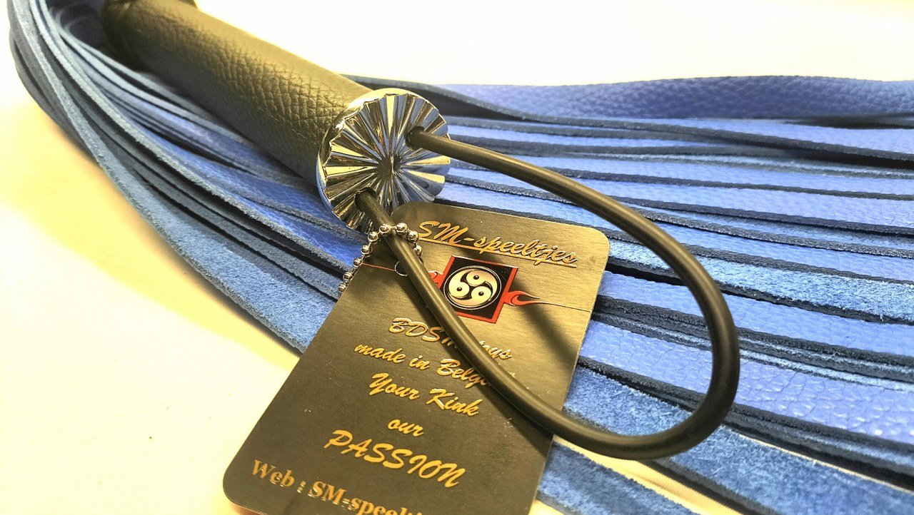 Blauw Leren Flogger Kopen - Met D - Ringen Handgemaakt België - BDSM - SM - speeltjes