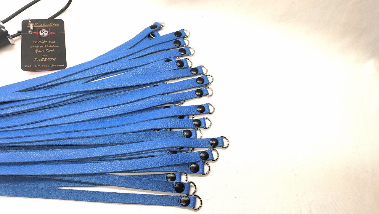 Blauw Leren Flogger Kopen - Met D - Ringen Handgemaakt België - BDSM - SM - speeltjes