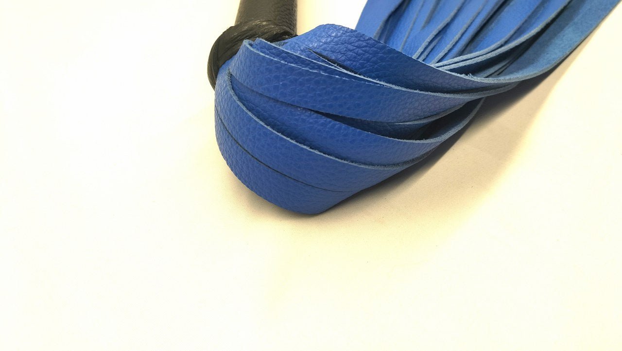 Blauw Leren Flogger Kopen - Met D - Ringen Handgemaakt België - BDSM - SM - speeltjes
