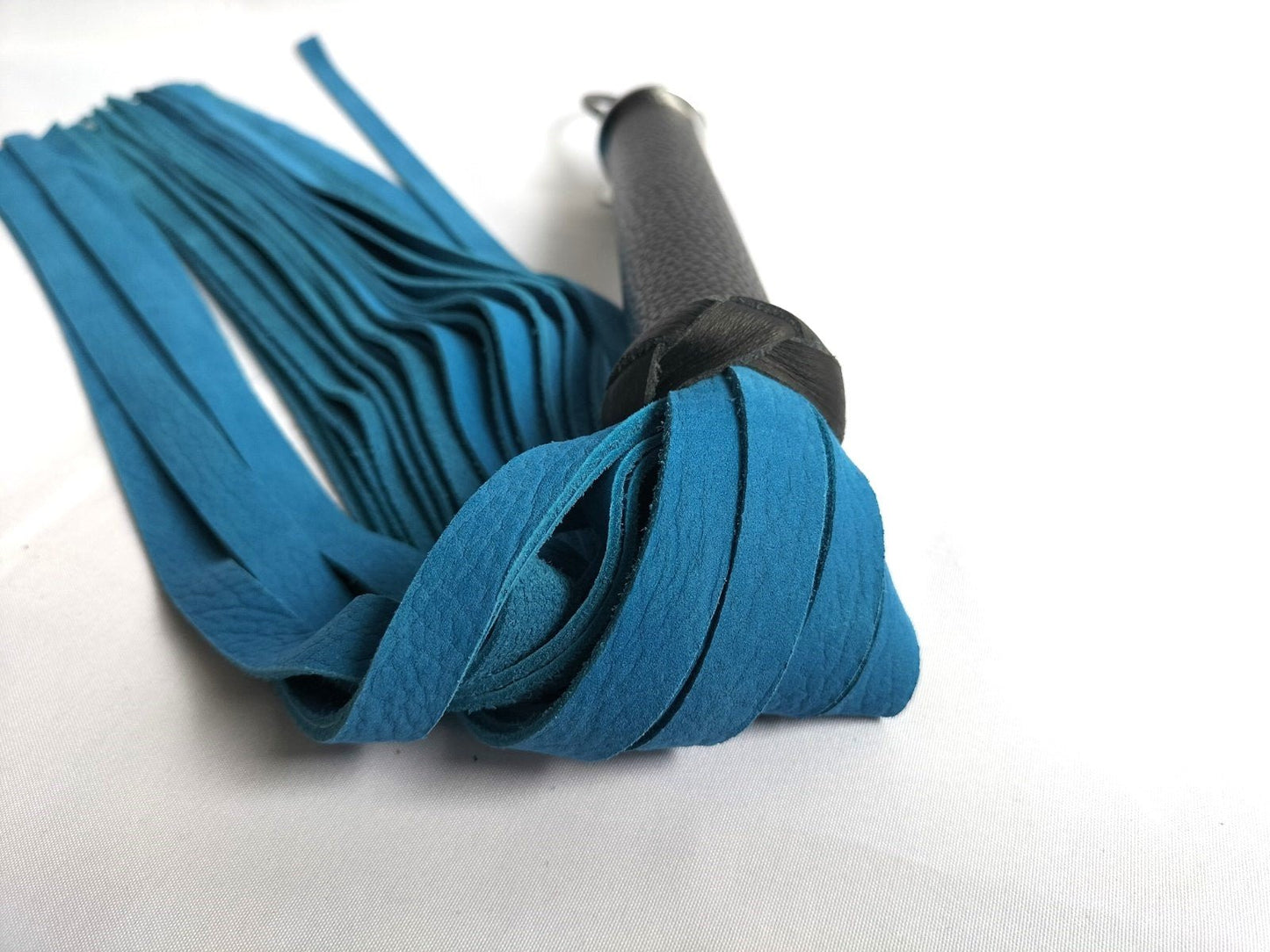 Blauw suède flogger met zwart leer handvat - SM - speeltjes
