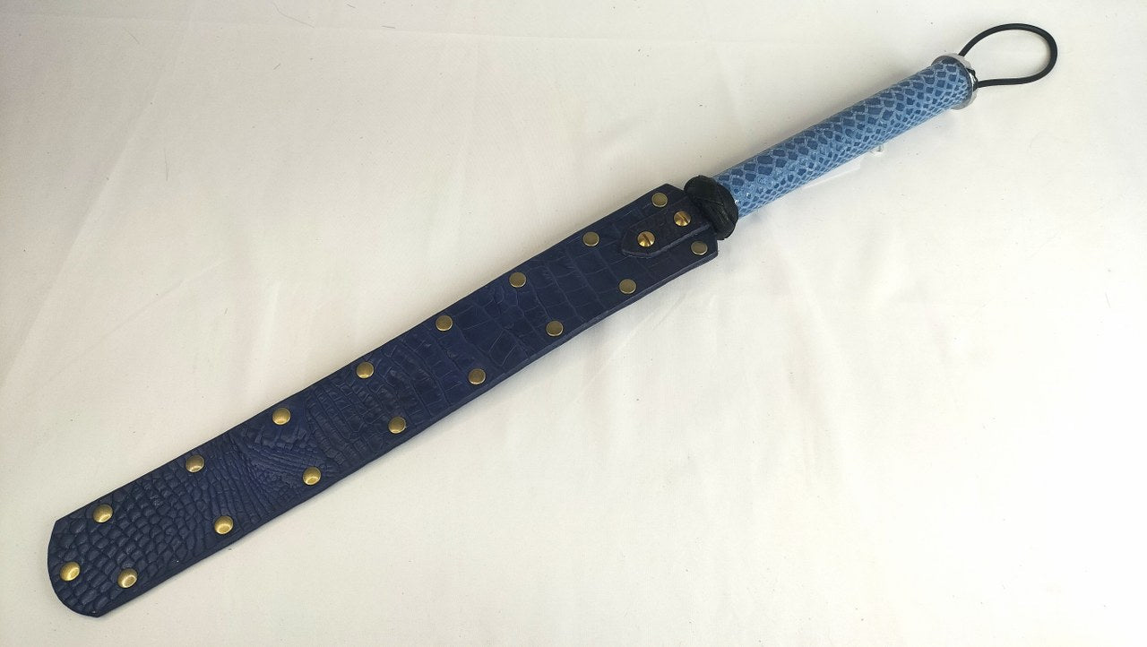 liefhebber-van-exclusieve-bdsm-toys-dan-is-deze-one-of-a-kind-paddel-misschien-iets-voor-u-hij-is-zo-maar-even-7mm-dik-gemaakt-uit-crocoprint-tuigleer-en-ligt-super-in-de-hand-1