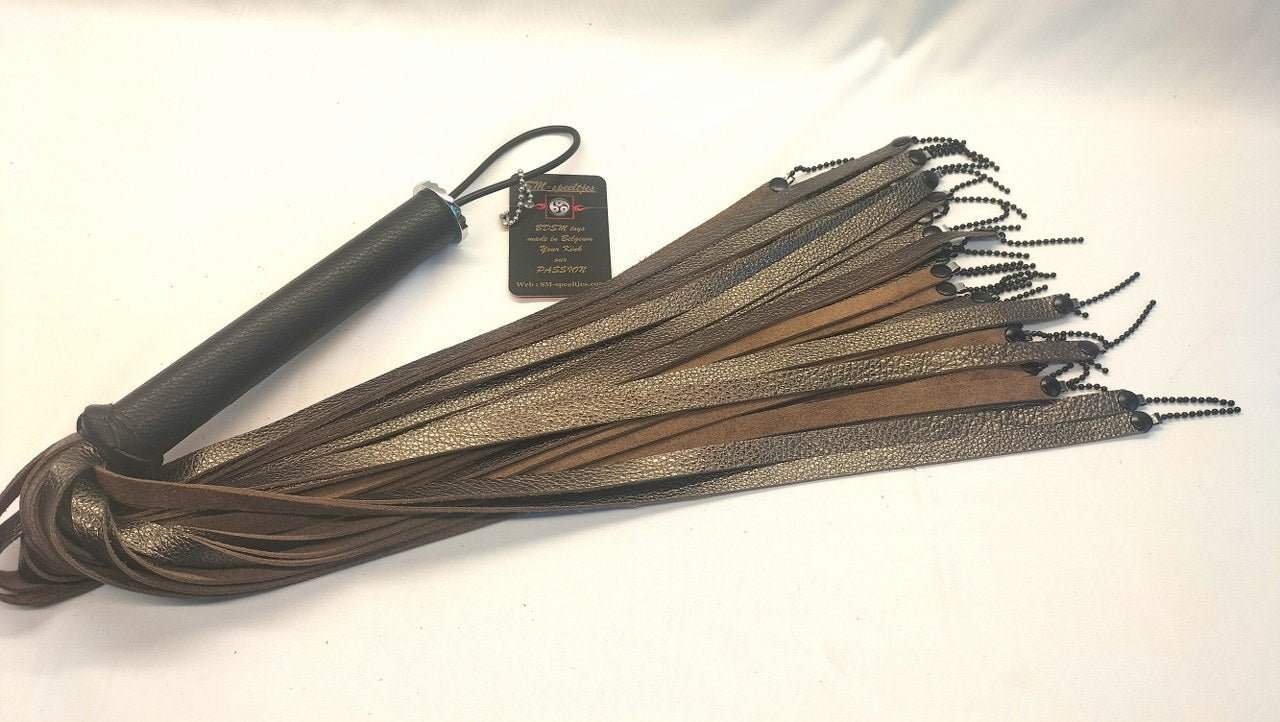 Bronskleurige zachte leder Flogger met Chainballs - Exclusieve Handgemaakte Flogger - BDSM - SM - speeltjes