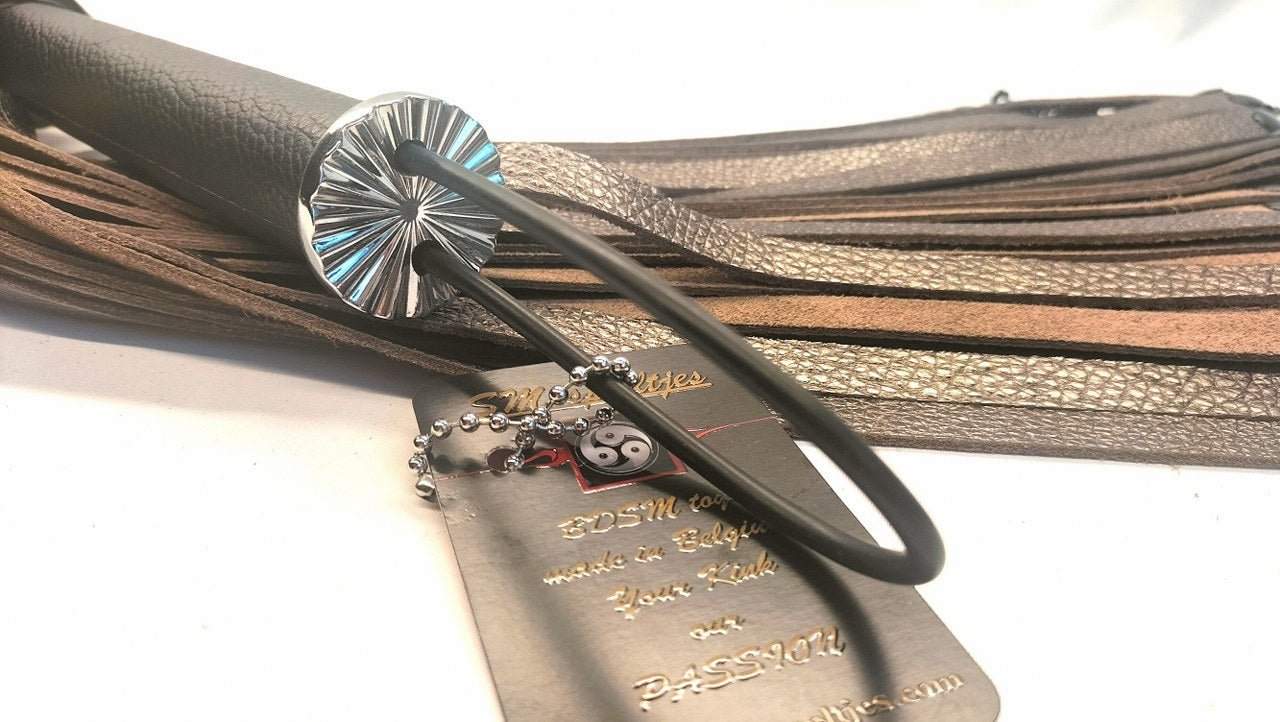 Bronskleurige zachte leder Flogger met Chainballs - Exclusieve Handgemaakte Flogger - BDSM - SM - speeltjes