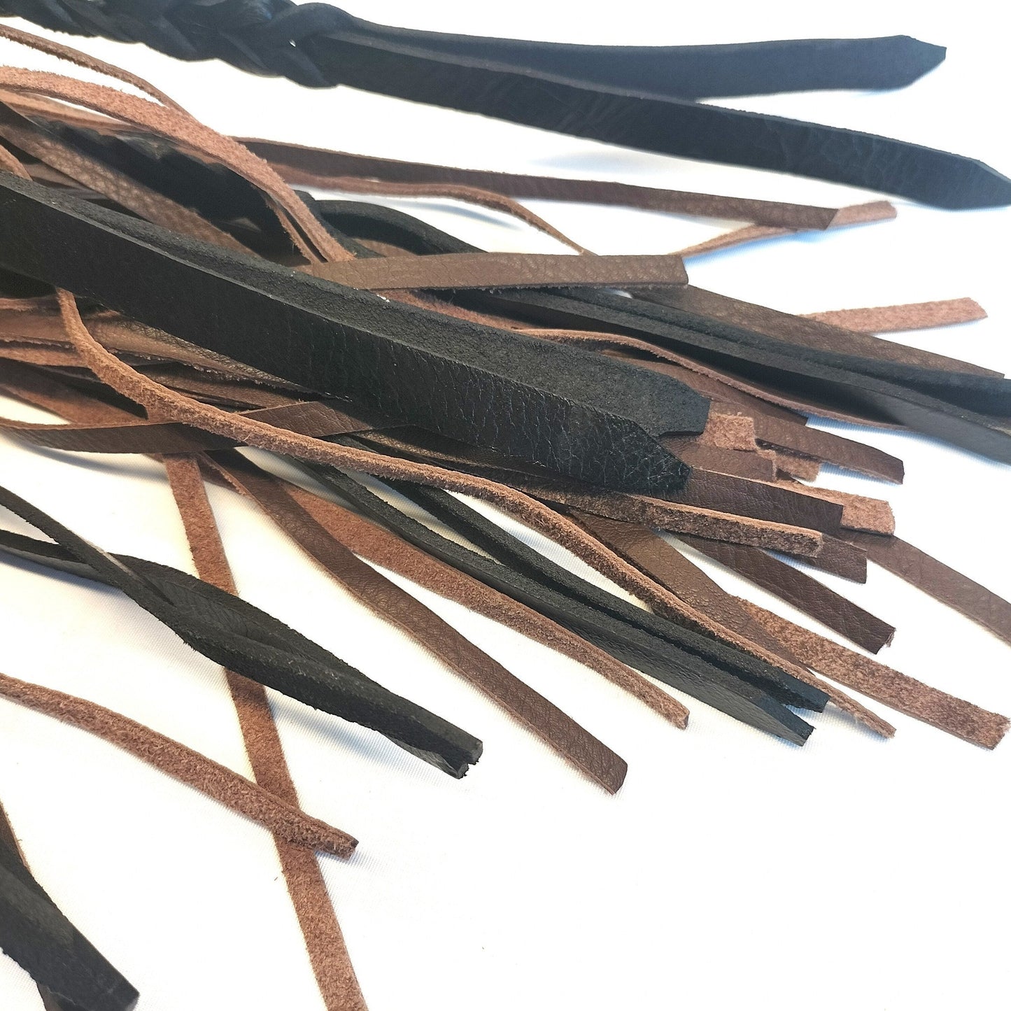 Bruin Zwart Flogger 42 Falls Tuigleder Mix - Handgemaakte Gesel 71cm - Impact Play - Floggers - SM - speeltjes