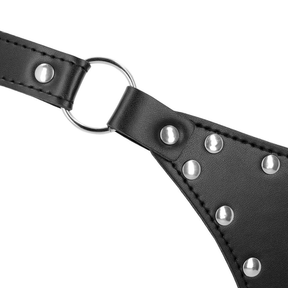 met-deze-kunstlederen-slip-kan-je-zowel-de-richting-chastity-gaan-ontdekken-als-er-gewoon-mee-rond-lopen-om-een-extra-accent-te-leggen-op-je-erogene-zone-op-het-fetisj-feestje-aan-jou-de-keuze-5