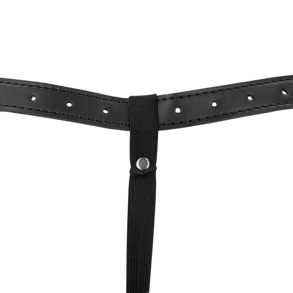 met-deze-kunstlederen-slip-kan-je-zowel-de-richting-chastity-gaan-ontdekken-als-er-gewoon-mee-rond-lopen-om-een-extra-accent-te-leggen-op-je-erogene-zone-op-het-fetisj-feestje-aan-jou-de-keuze-6