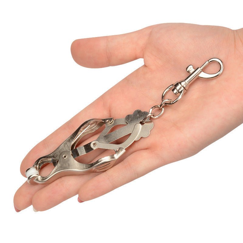 deze-grijpgrage-tepelklemmen-zijn-een-must-have-voor-elke-liefhebber-van-breast-play-of-een-goed-tepel-verwen-of-pijn-spel-dankzij-de-clip-onderaan-kan-je-er-gemakkelijk-allerlei-zaken-aanhangen-6