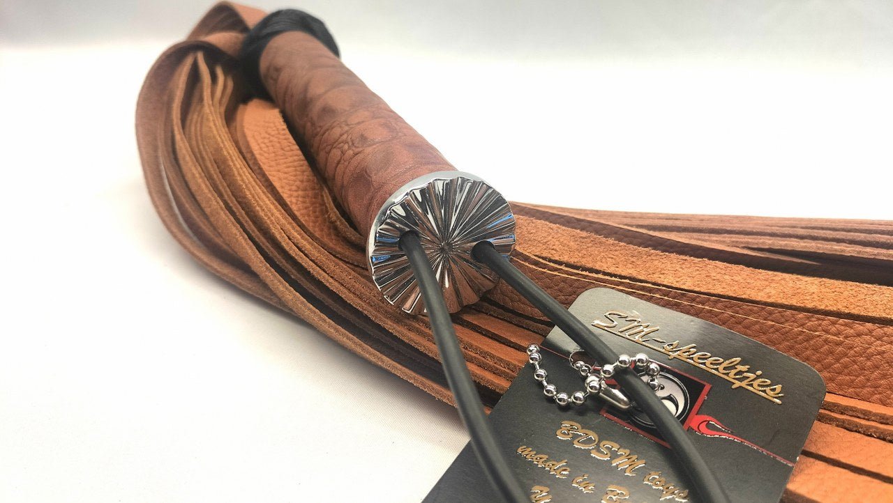 Cognac Flogger met Crocoprint Handvat – Handgemaakt in België - Impact Play - SM - speeltjes