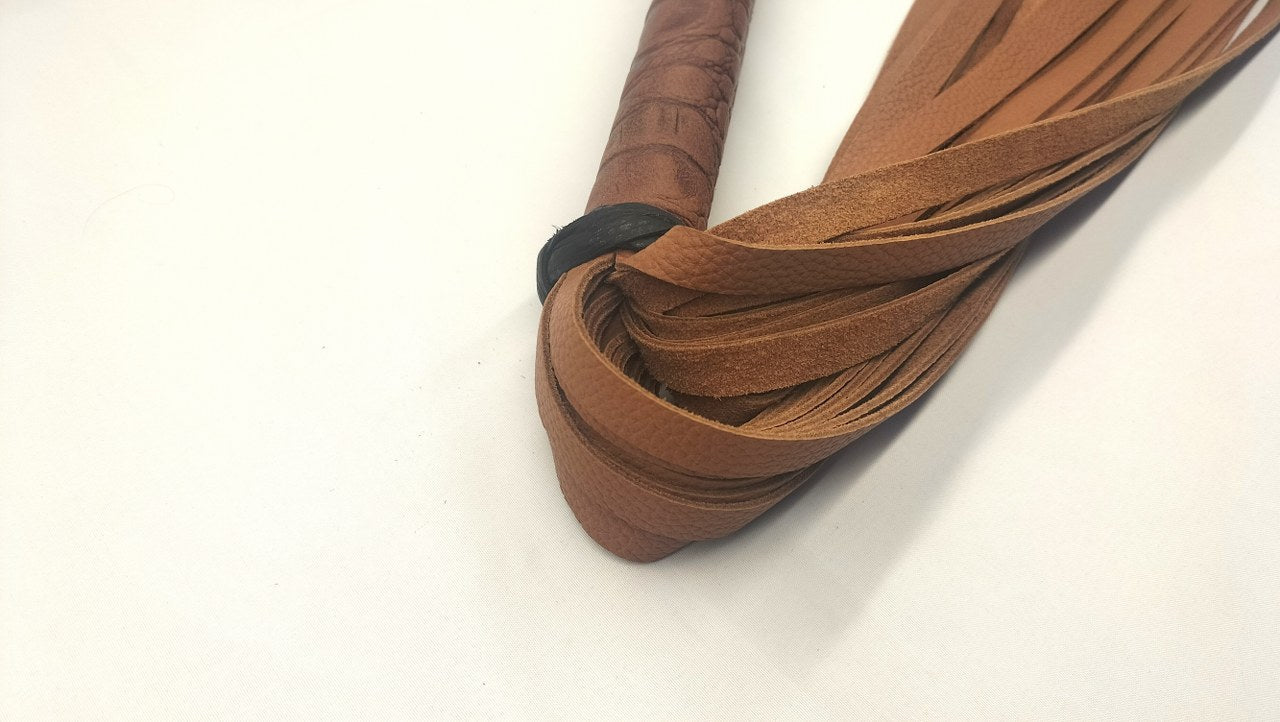 Cognac Flogger met Crocoprint Handvat – Handgemaakt in België - Impact Play - SM - speeltjes
