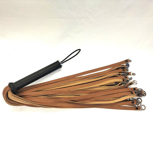 Cognac Leren Flogger 560g 36 Falls Koperkleurige Tandwieltjes 70cm - Impact Play - Floggers - SM - speeltjes