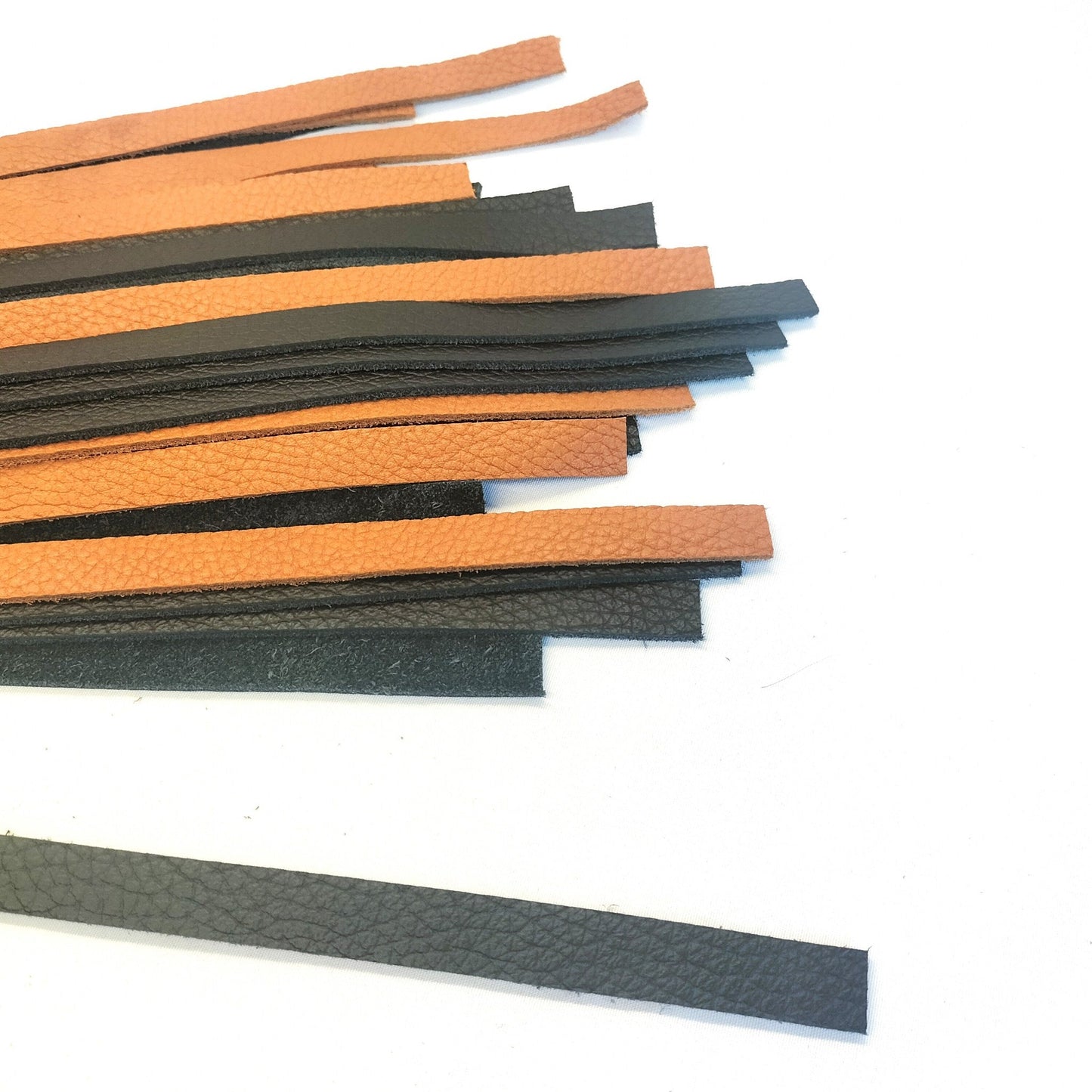 Cognac Zwart Leren Flogger 500g 36 Falls Metalen Handvat 70cm - Impact Play Flogger - SM - speeltjes