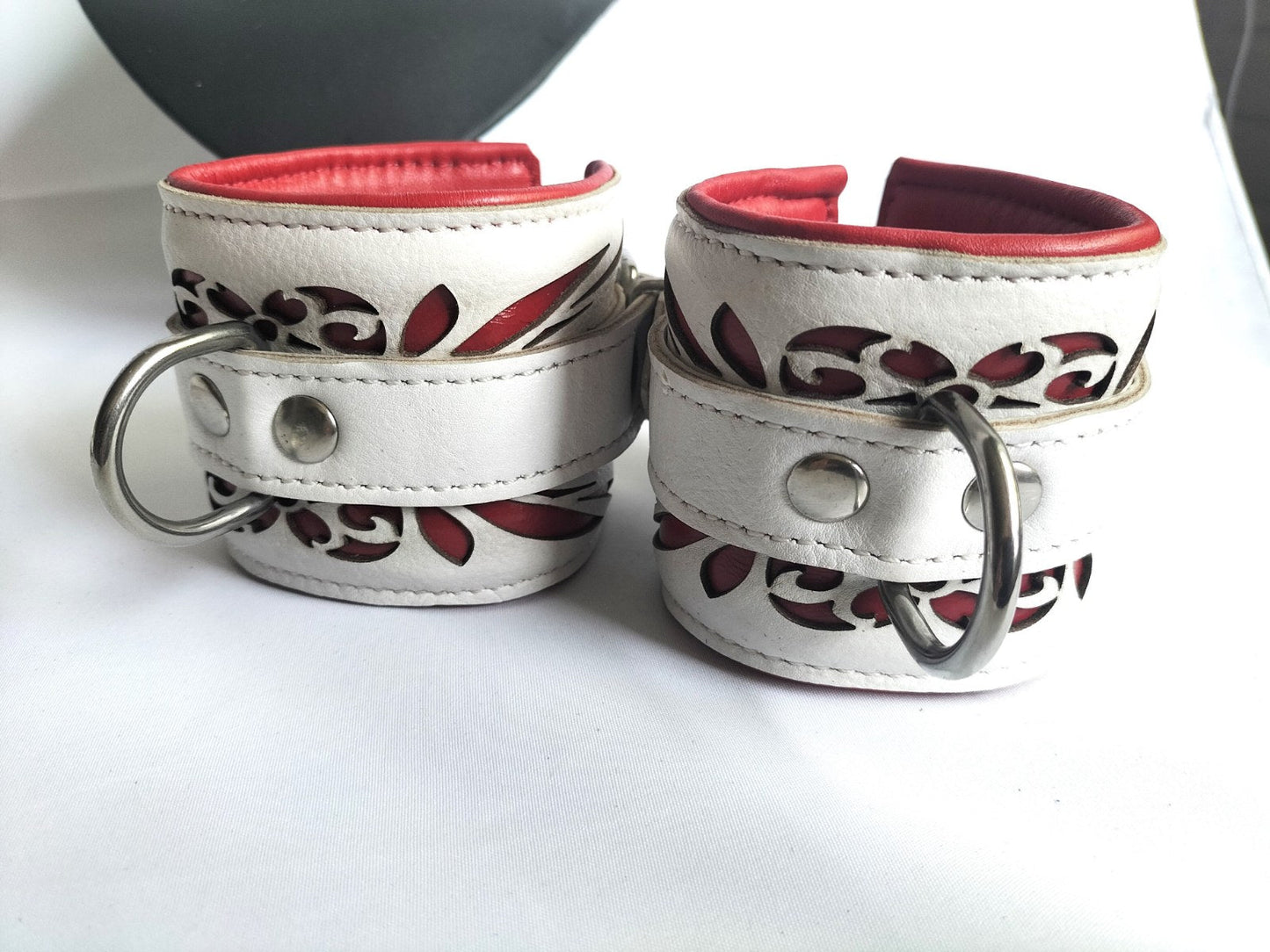 Collars en/of boeienset los verkrijgbaar wit/rood (diverse maten) - SM - speeltjes