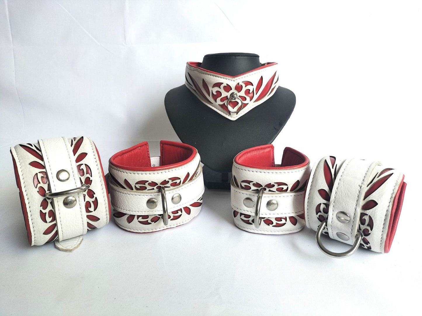 Collars en/of boeienset los verkrijgbaar wit/rood (diverse maten) - SM - speeltjes