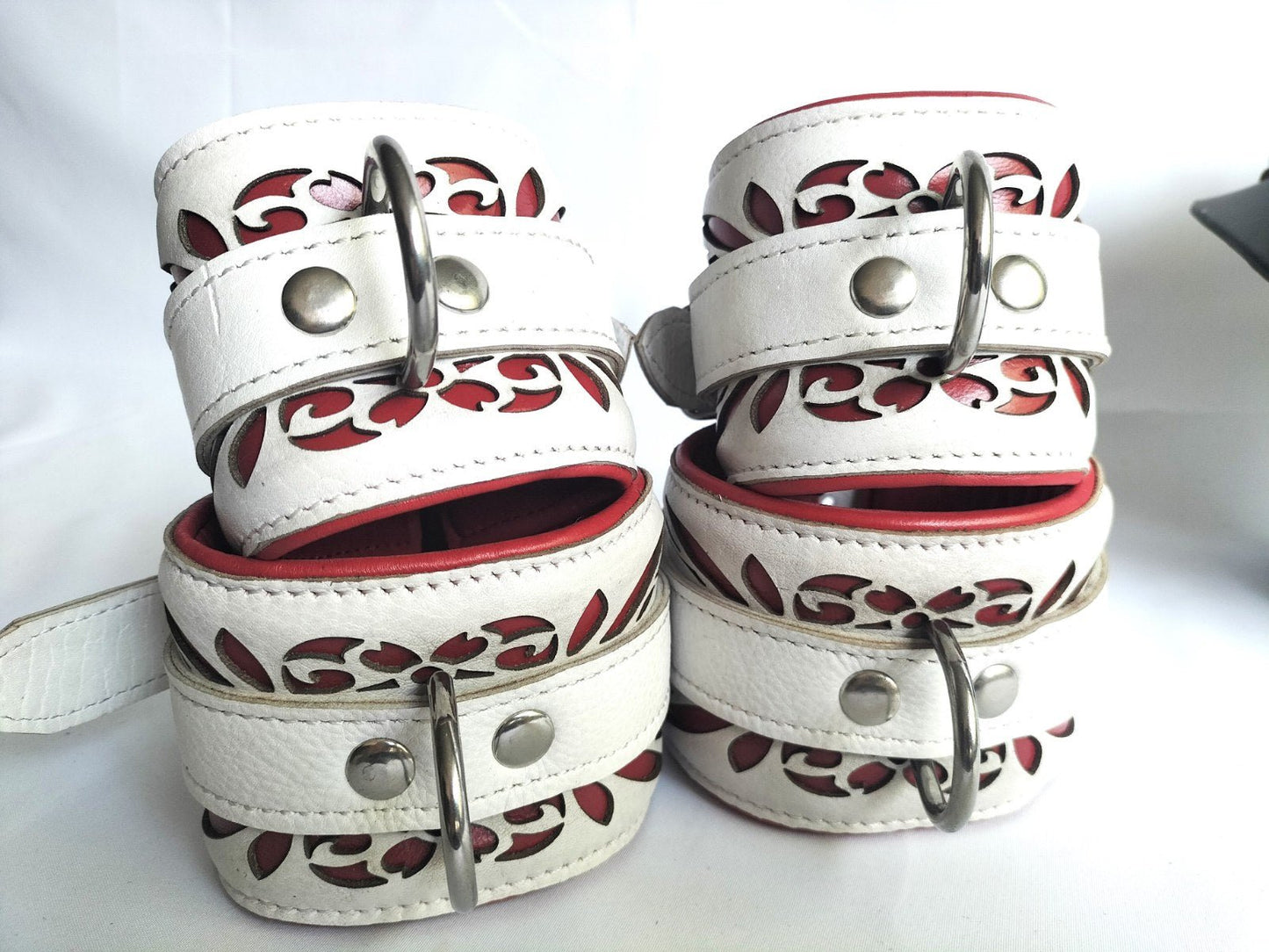 Collars en/of boeienset los verkrijgbaar wit/rood (diverse maten) - SM - speeltjes