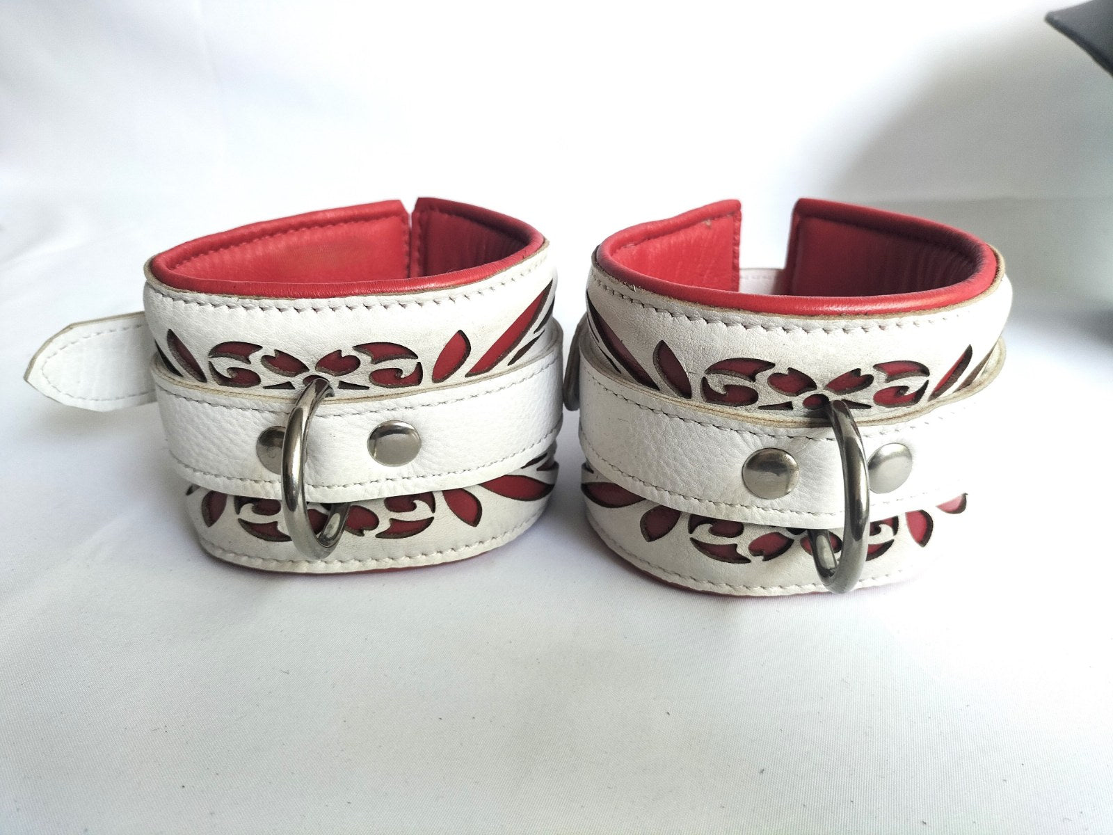 Collars en/of boeienset los verkrijgbaar wit/rood (diverse maten) - SM - speeltjes