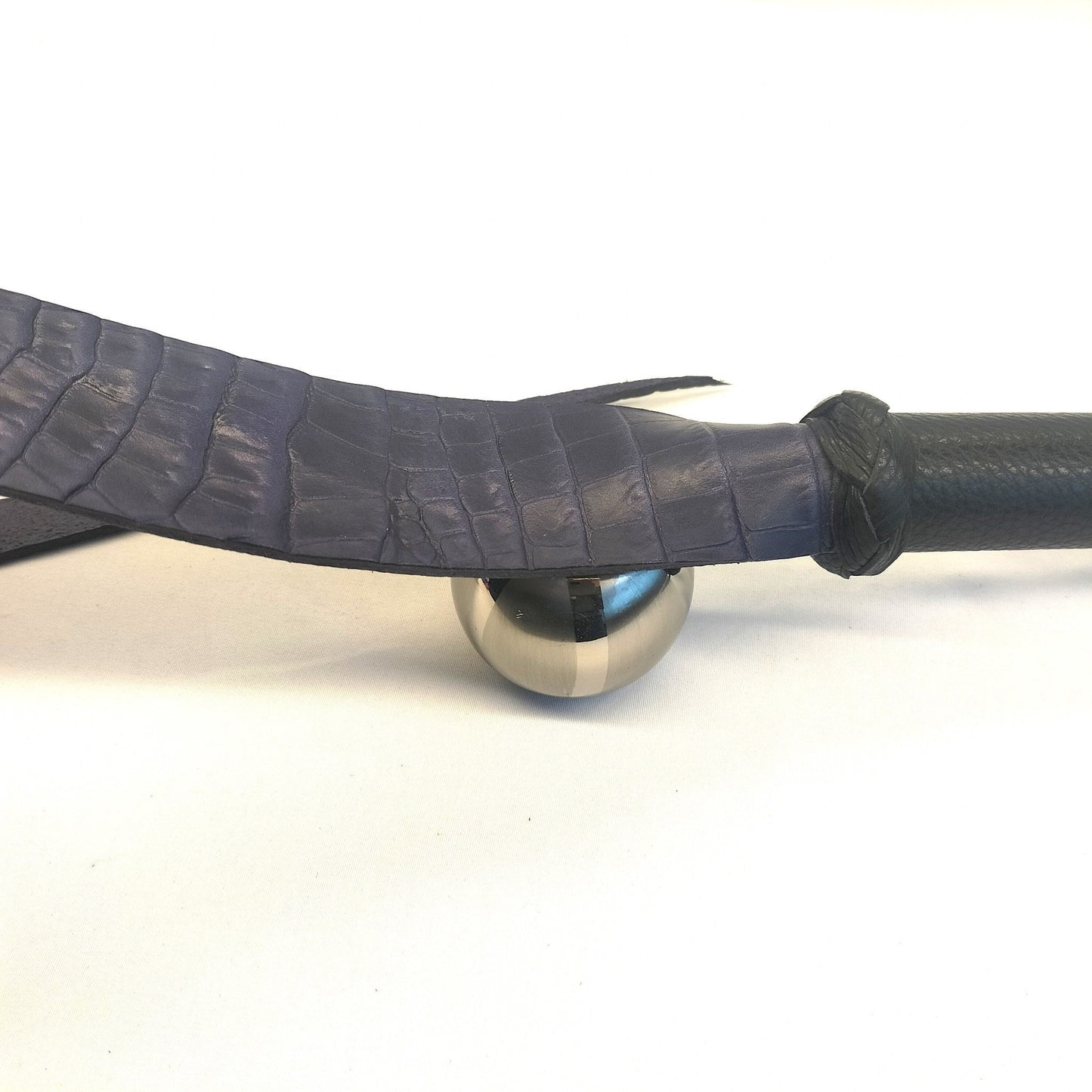Devil's Tail Smal Blauw Crocoprint Tuigleer 84cm - Handgemaakt Impact Play Zweep - Impact Play - SM - speeltjes