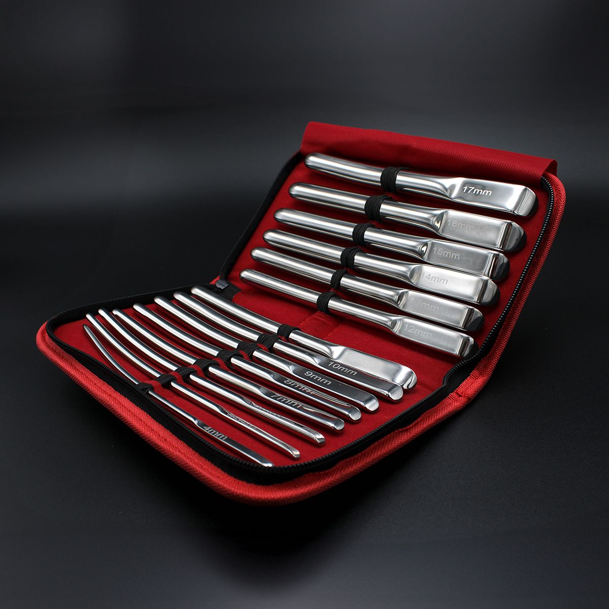 dankzij-deze-uitgebreide-sounding-set-van-14-stuks-kan-je-alle-kanten-uit-van-beginner-met-de-4-mm-dilator-tot-ver-gevorderde-met-de-17-mm-dilator-daarboven-is-hij-ook-nog-eens-gemaakt-uit-roestvrij-staal-zodoende-je-verzekerd-bent-van-veilig-gebruik-en-gemakkelijk-onderhoud-4