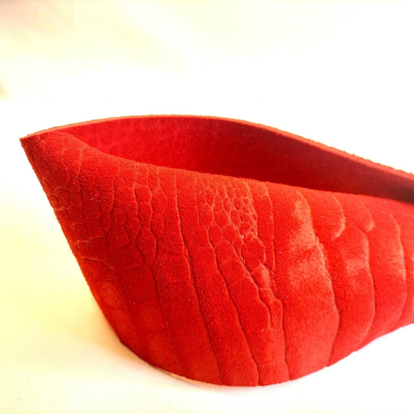 Dragon Tail Rood Suede Crocoprint 60cm/80cm Uniek Handgemaakt - Single Tail Zweep - Dragon Tail - SM - speeltjes
