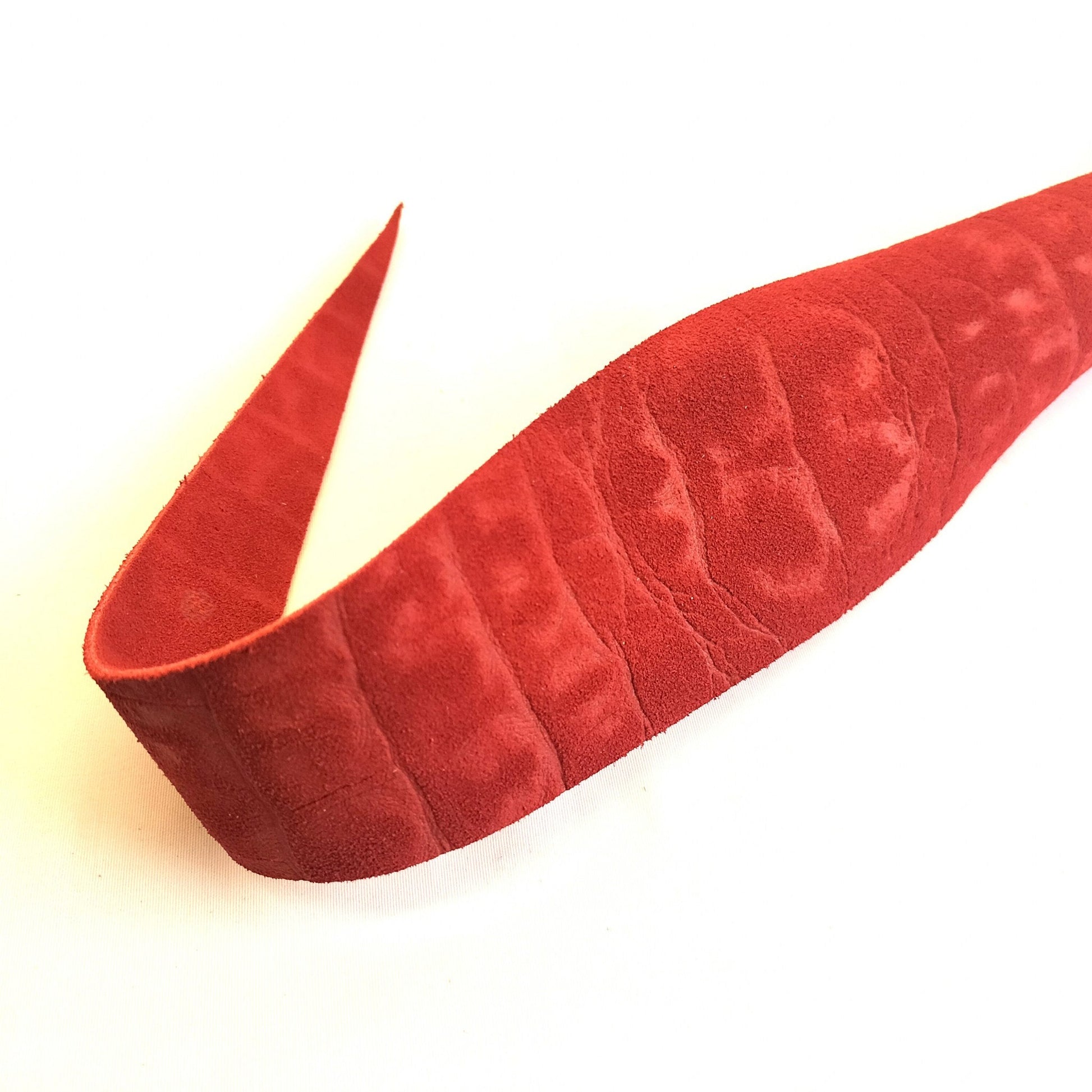 Dragon Tail Rood Suede Crocoprint 60cm/80cm Uniek Handgemaakt - Single Tail Zweep - Dragon Tail - SM - speeltjes