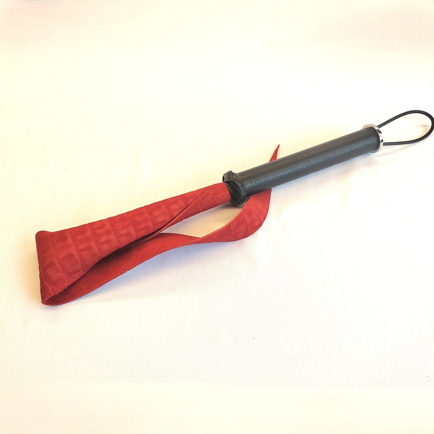 Dragon Tail Rood Suede Crocoprint 60cm/80cm Uniek Handgemaakt - Single Tail Zweep - Dragon Tail - SM - speeltjes