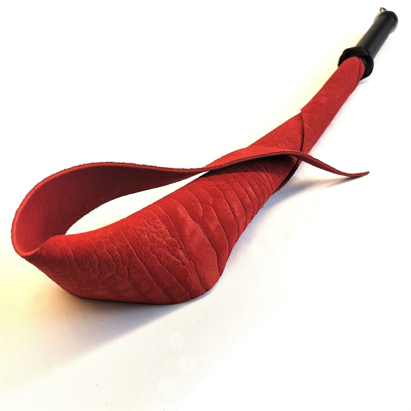 Dragon Tail Rood Suede Crocoprint 60cm/80cm Uniek Handgemaakt - Single Tail Zweep - Dragon Tail - SM - speeltjes