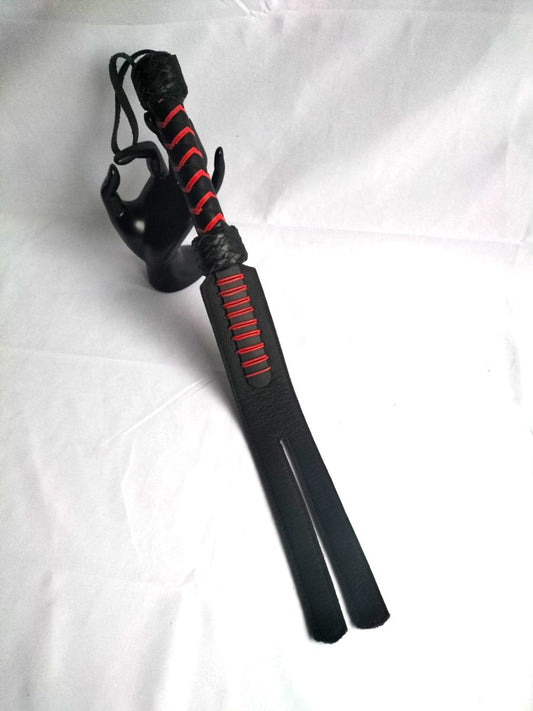 Dubbel tong slapper met rood leer koord accent. - SM - speeltjes