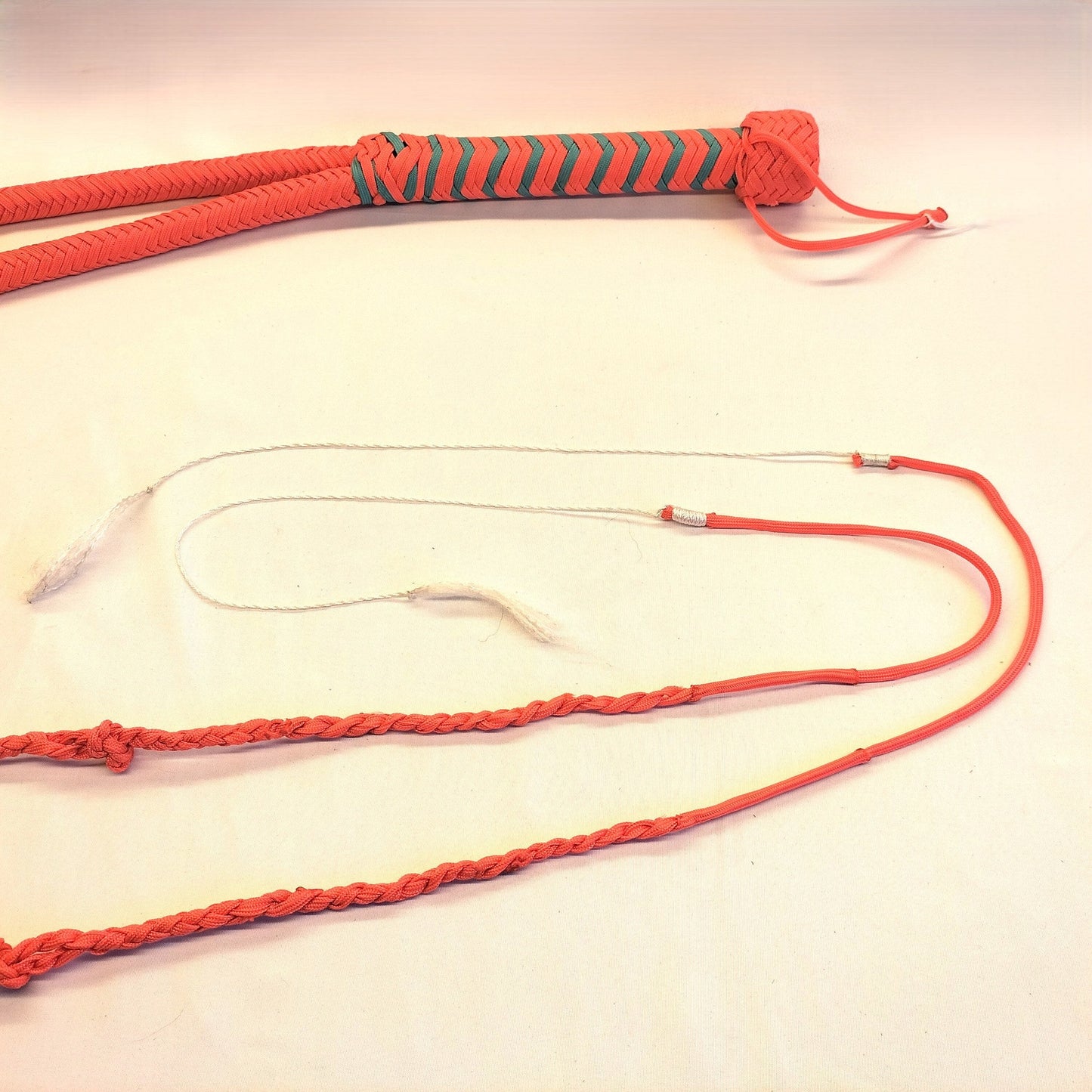 Dubbele Bullwhip 240g Paracord 2 Zwepen 190cm FLUO Oranje - 2 - Koppige Impact Zweep - Impact Play - SM - speeltjes