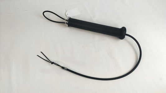 met-deze-snakebite-haal-je-jezelf-een-stukje-venijnig-bdsm-speelgoed-in-huis-deze-bdsm-toy-is-niet-voor-de-mensen-die-houden-van-sensual-play-maar-eerder-sadistisch-aangelegd-zijn-1