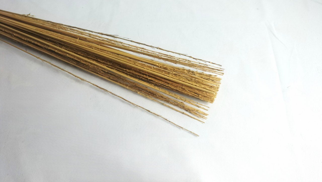 met-deze-flogger-met-smalle-houten-takjes-heb-je-alweer-iets-apat-in-hui-gehaald-hij-heeft-zo-maar-even-om-en-bij-de-60-dunne-takjes-in-zijn-middel-die-je-allemaal-op-hun-eigen-manier-weten-te-raken-2