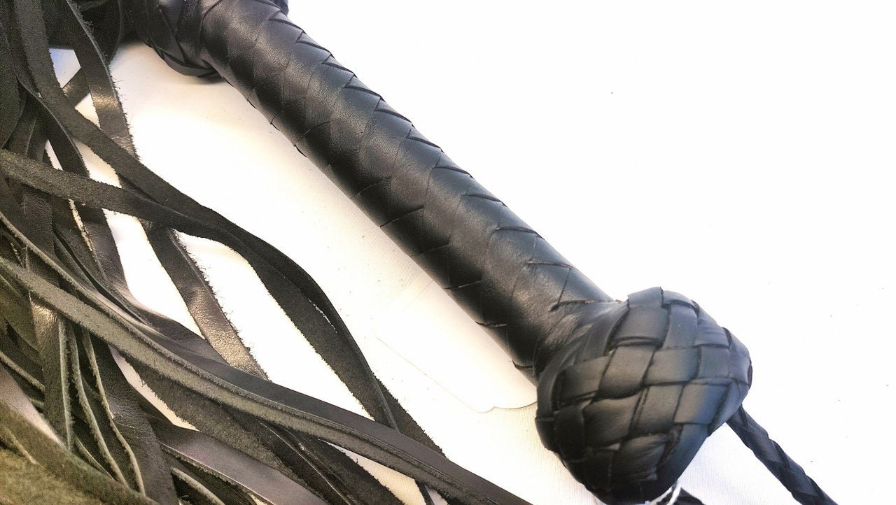 Flogger met 100 Lederen Falls 8mm Breed - Zwarte Zweep 71cm BDSM - BDSM - SM - speeltjes