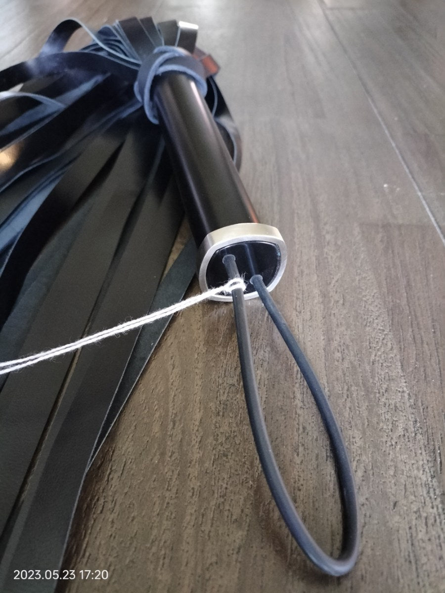 Geiten leren flogger 48 falls - SM - speeltjes