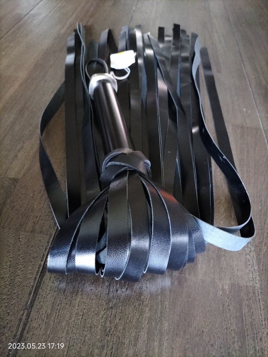 Geiten leren flogger 48 falls - SM - speeltjes