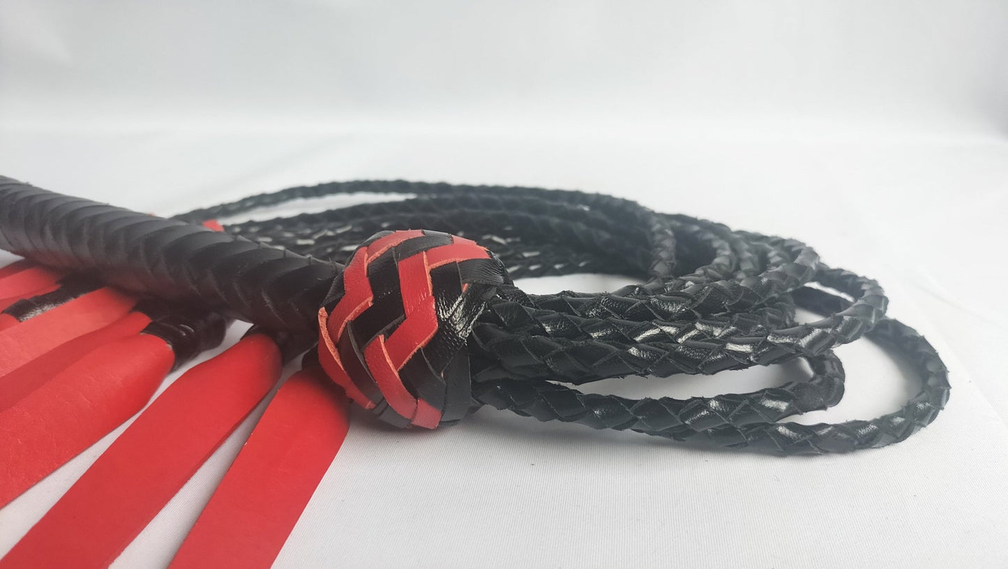 deze-9-of-3-tail-gesel-is-niet-voor-de-beginnelingen-met-zijn-dikke-stugge-rode-tuiglederen-punten-van-22-cm-lang-zal-hij-sowieso-zijn-handtekenng-nalaten-op-je-speelpartner-zijn-of-haar-lichaam-7