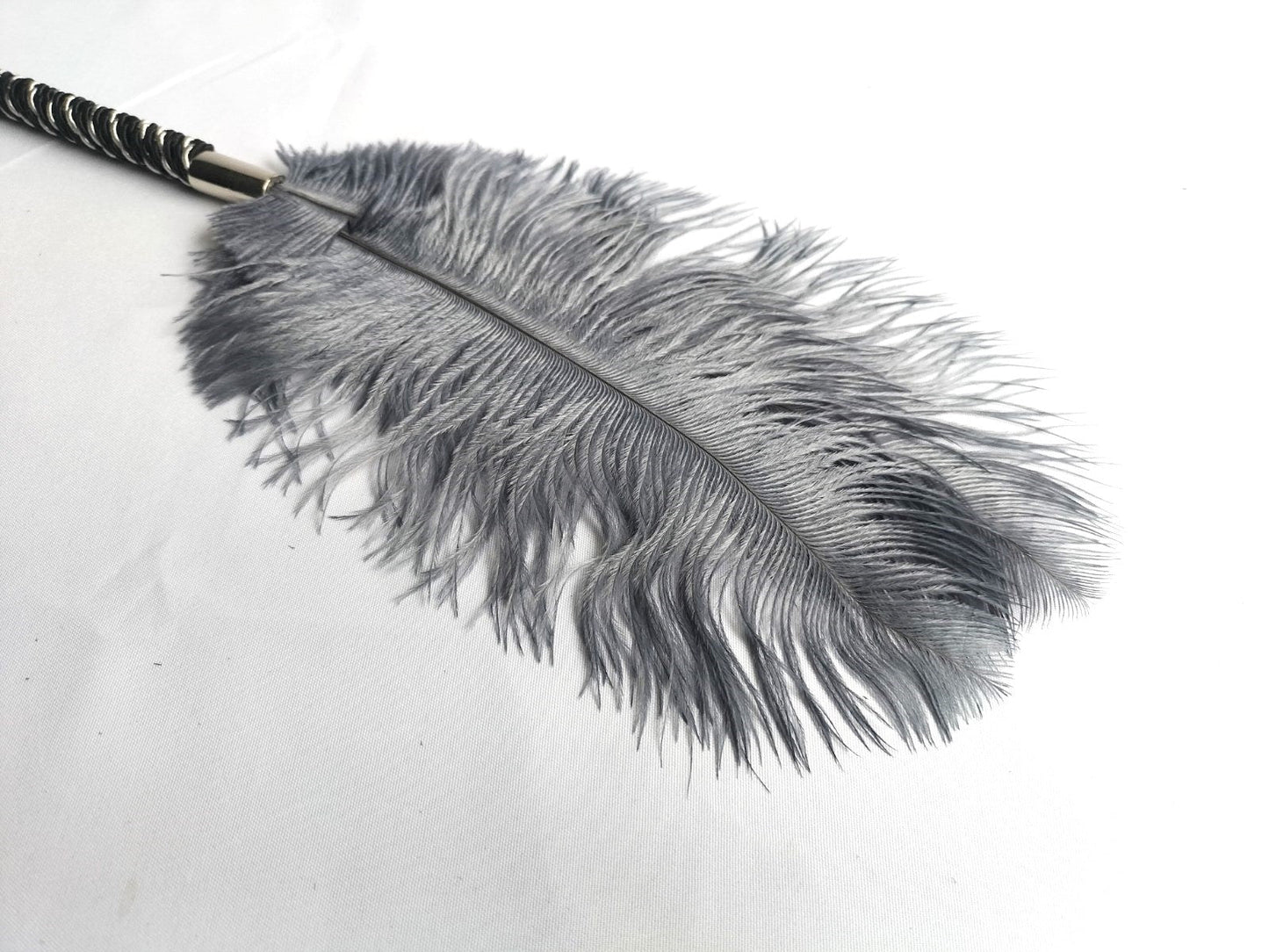 Grijze struisvogel pluim voor sensual play - SM - speeltjes