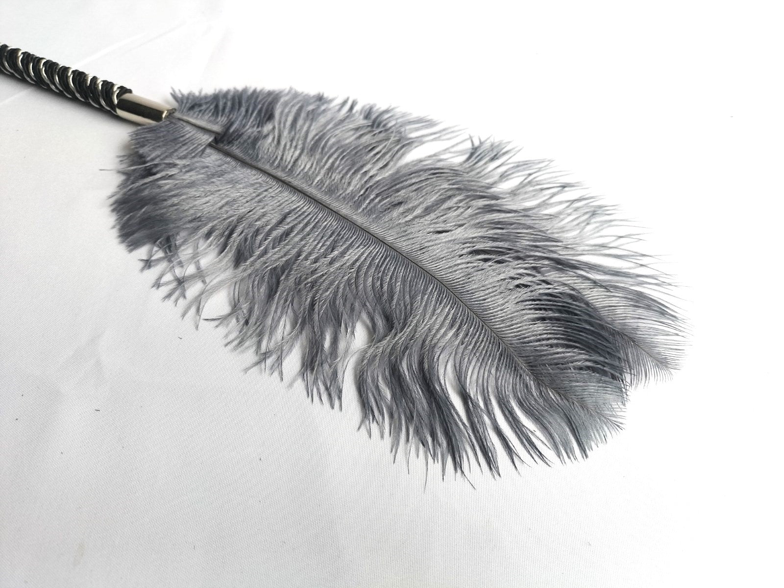 Grijze struisvogel pluim voor sensual play - SM - speeltjes