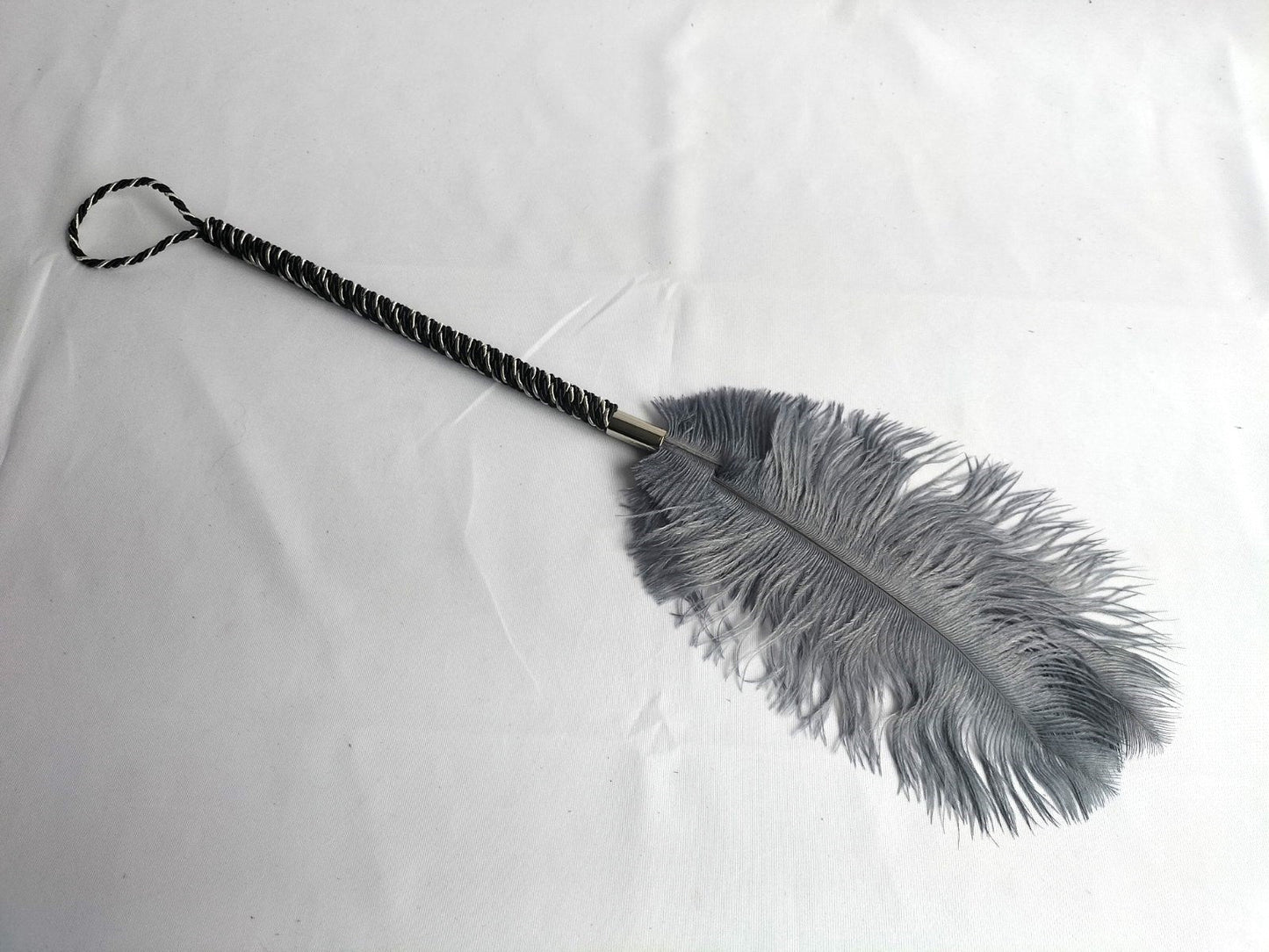 Grijze struisvogel pluim voor sensual play - SM - speeltjes