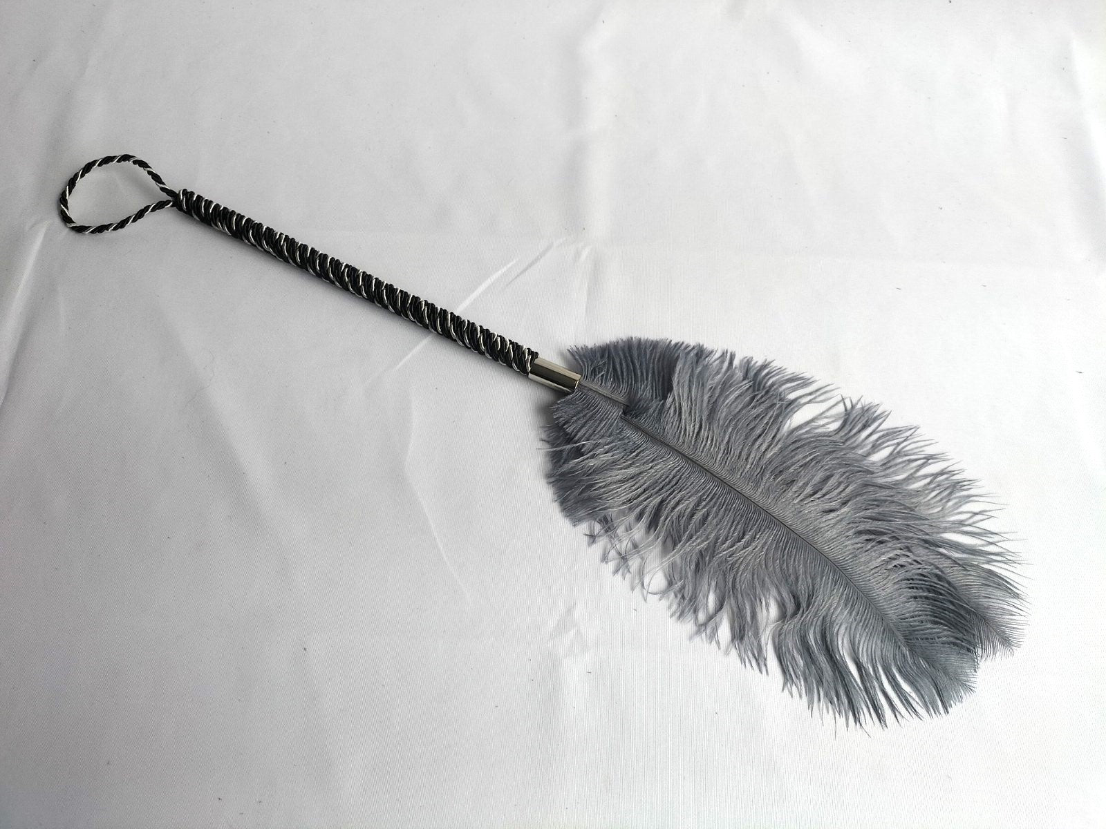 Grijze struisvogel pluim voor sensual play - SM - speeltjes