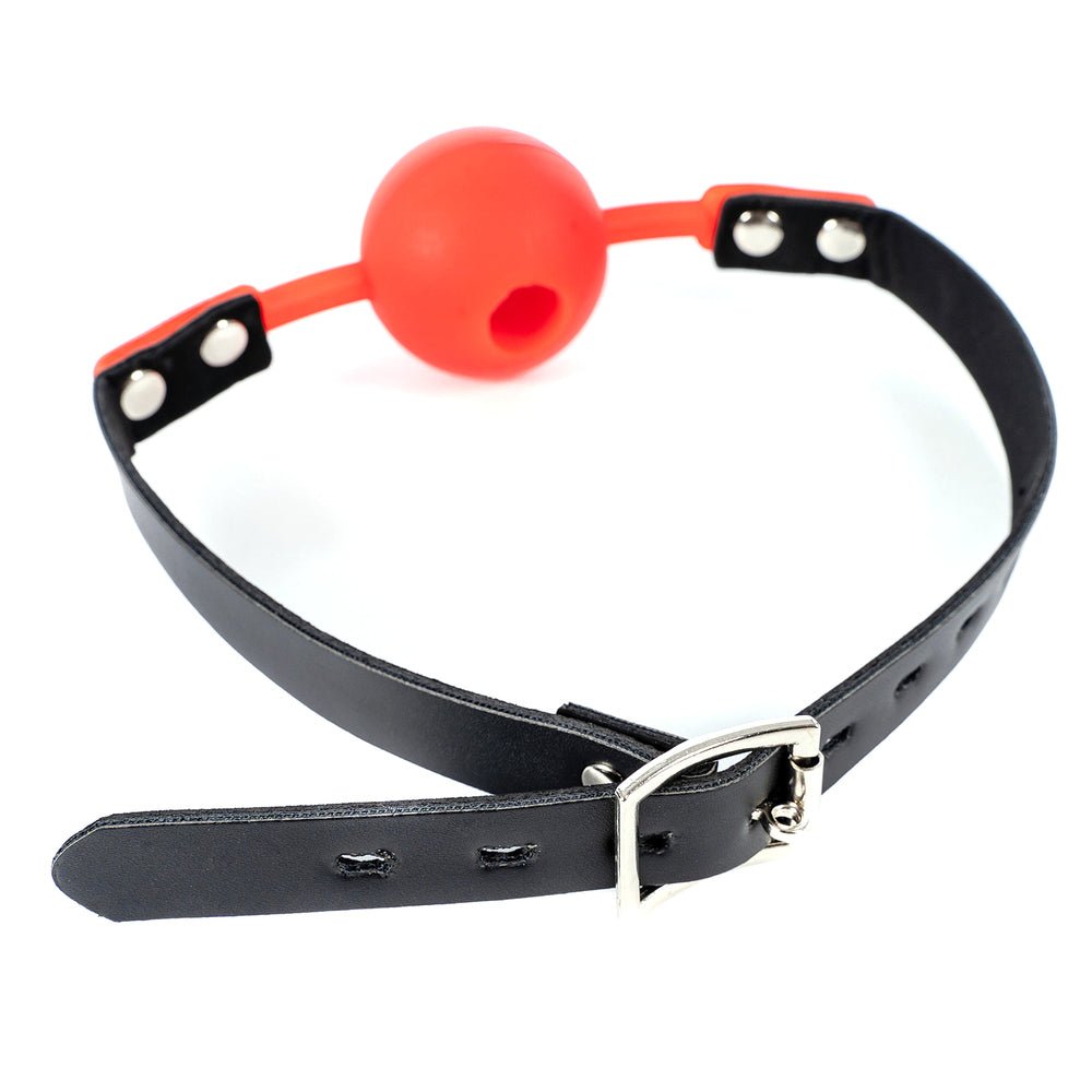 met-deze-50mm-grote-silicone-ballgag-vul-je-de-mond-van-je-submissive-helemaal-dankzij-het-grote-gat-in-de-gag-kan-hij-of-zij-gemakkelijker-ademen-maar-ook-kwijlen-4