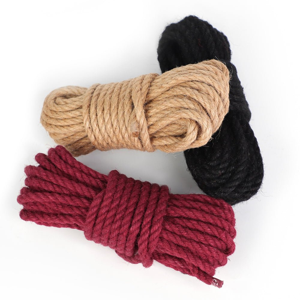 indien-je-houd-van-bondage-met-natuurlijke-touwen-dan-zijn-deze-hennep-touwen-in-de-kleuren-natural-bordeaux-of-zwart-de-ideale-instapper-dit-vooral-door-hun-prijs-kwalitiet-verhouding-1