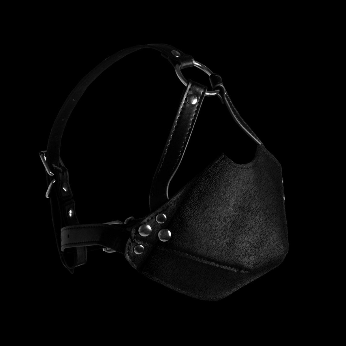 hoofdharnas-met-muilkorf-en-breathable-gagball-achter-de-muilkorf-met-dit-pu-leder-masker-leg-je-jouyw-submissive-zeker-het-zwijgen-op-4