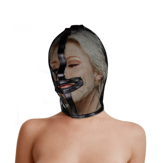 dit-hoofdmasker-gemaakt-van-visnetstof-met-aan-de-achterzijde-een-vetersluiting-voor-prefecte-pasvorm-heeft-aan-de-voorzijde-enkel-een-mondopening-of-deze-om-te-spreken-is-dat-is-een-andere-vraag-1