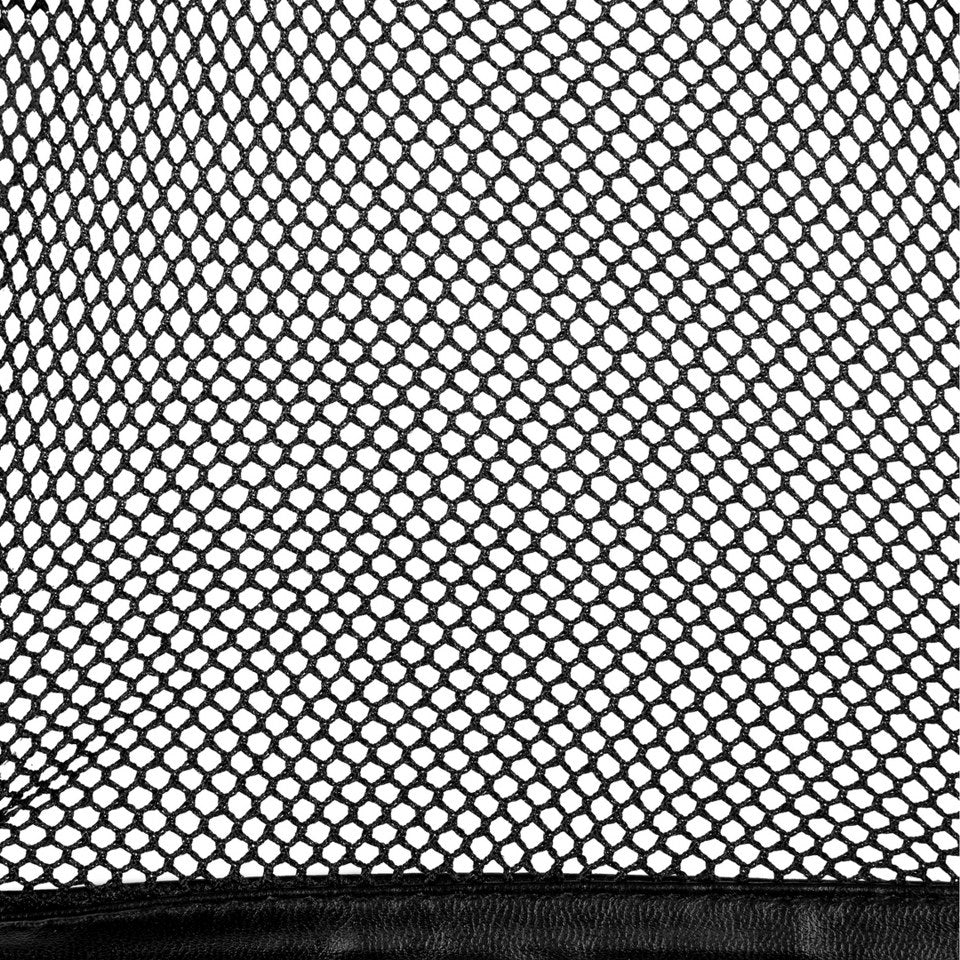 dit-hoofdmasker-gemaakt-van-visnetstof-met-aan-de-achterzijde-een-vetersluiting-voor-prefecte-pasvorm-heeft-aan-de-voorzijde-enkel-een-mondopening-of-deze-om-te-spreken-is-dat-is-een-andere-vraag-7