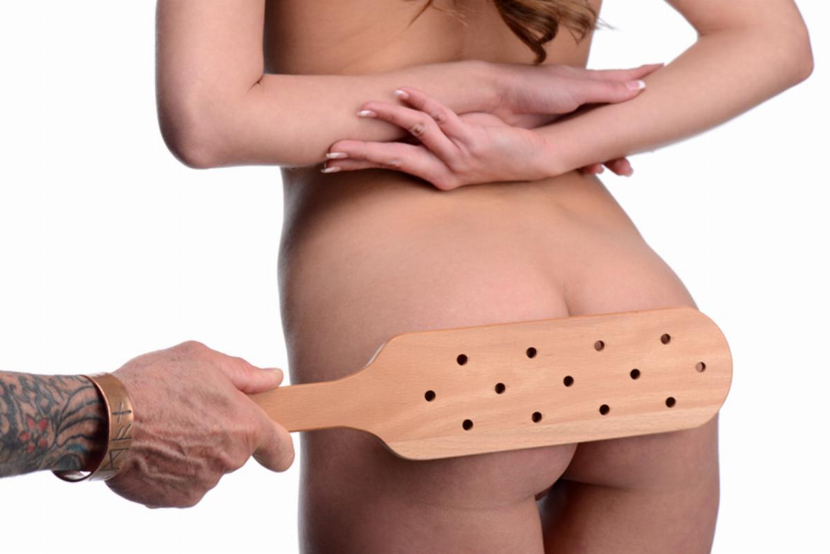 Houten bdsm paddel met gaten - SM - speeltjes