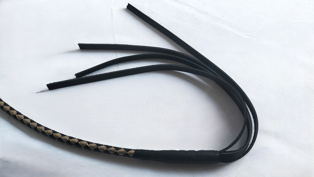 met-deze-japanse-bullwhip-uit-rechtstreekse-import-heb-je-een-stukje-japanse-kwaliteit-in-huis-de-zweep-is-met-kennis-van-zaken-gemaakt-en-met-oog-voor-detail-6